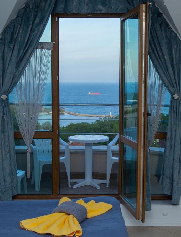 Black Sea Narcissus - Quiet Studio With Amazing Sea View Варна Екстериор снимка