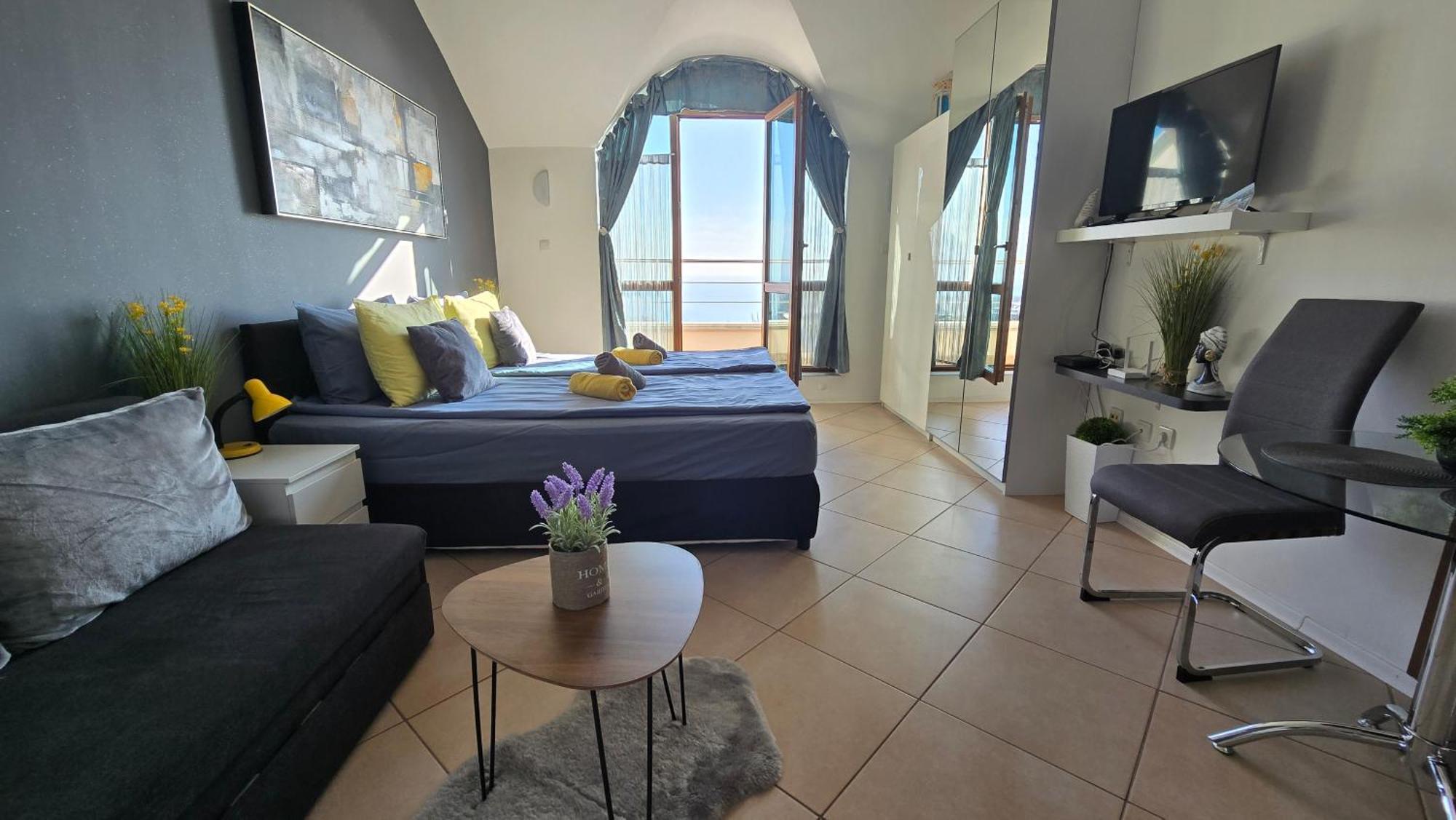 Black Sea Narcissus - Quiet Studio With Amazing Sea View Варна Екстериор снимка